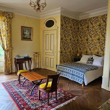 Château de Montpatey Acomodação com café da manhã Couches Exterior foto