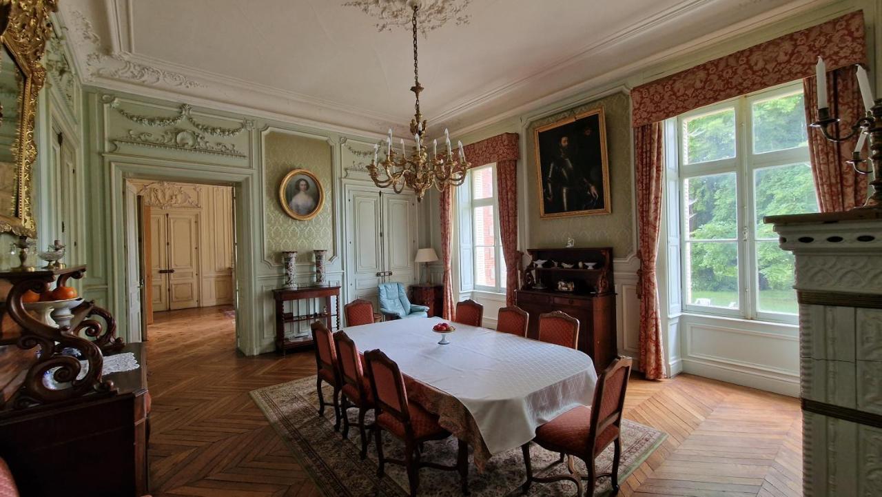Château de Montpatey Acomodação com café da manhã Couches Exterior foto