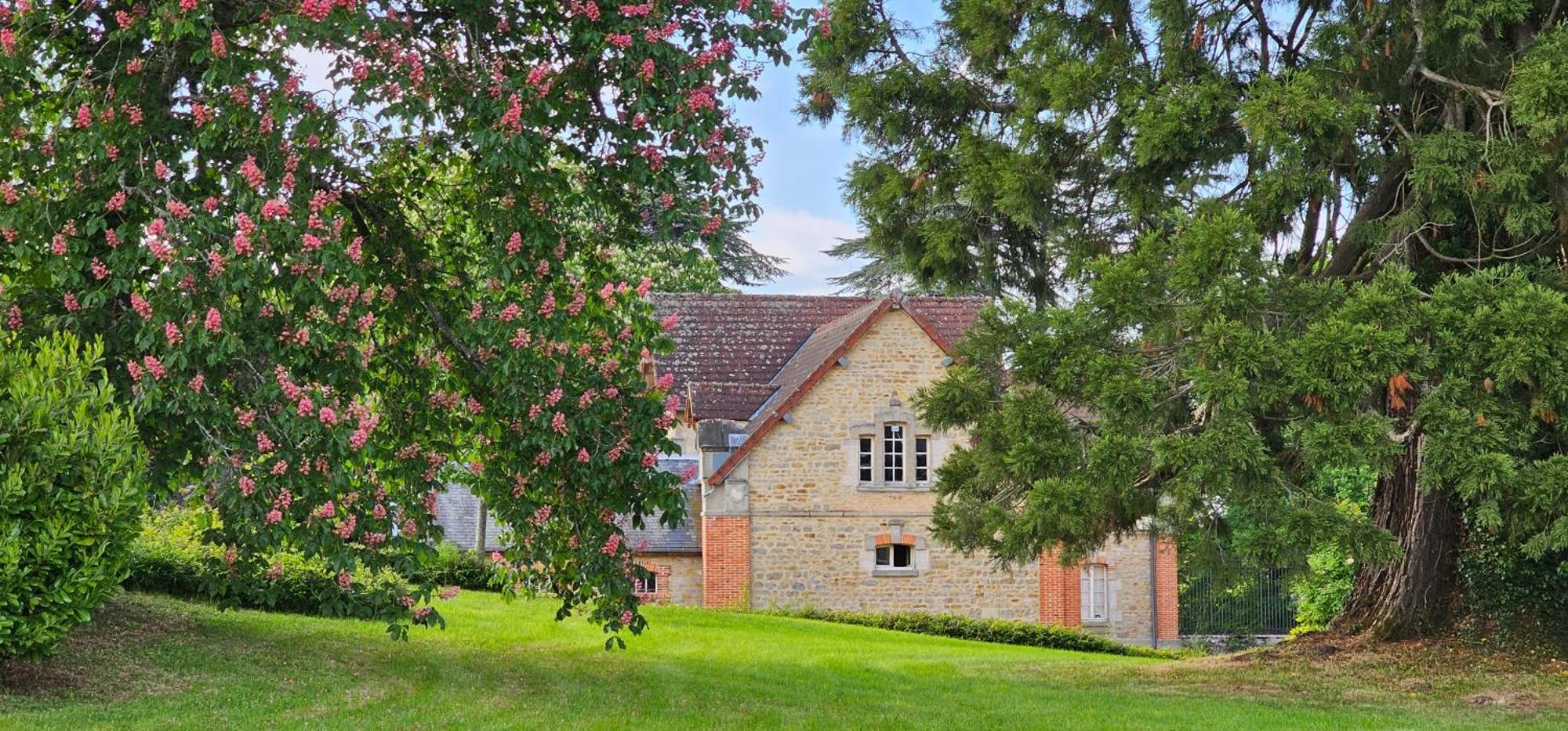 Château de Montpatey Acomodação com café da manhã Couches Exterior foto