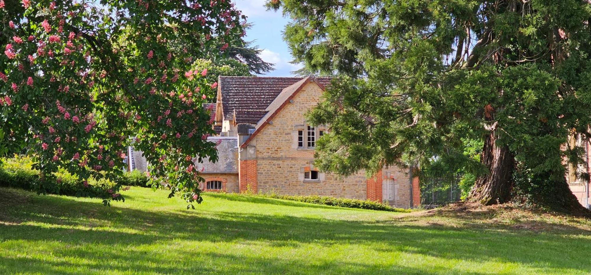Château de Montpatey Acomodação com café da manhã Couches Exterior foto